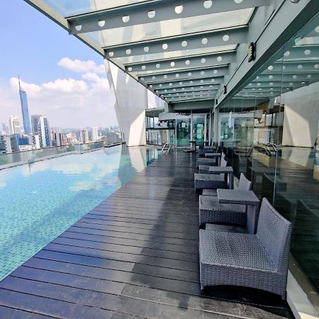 Skybed Over The Sky Hostel @Regalia Suites & Residences Kl กัวลาลัมเปอร์ ภายนอก รูปภาพ