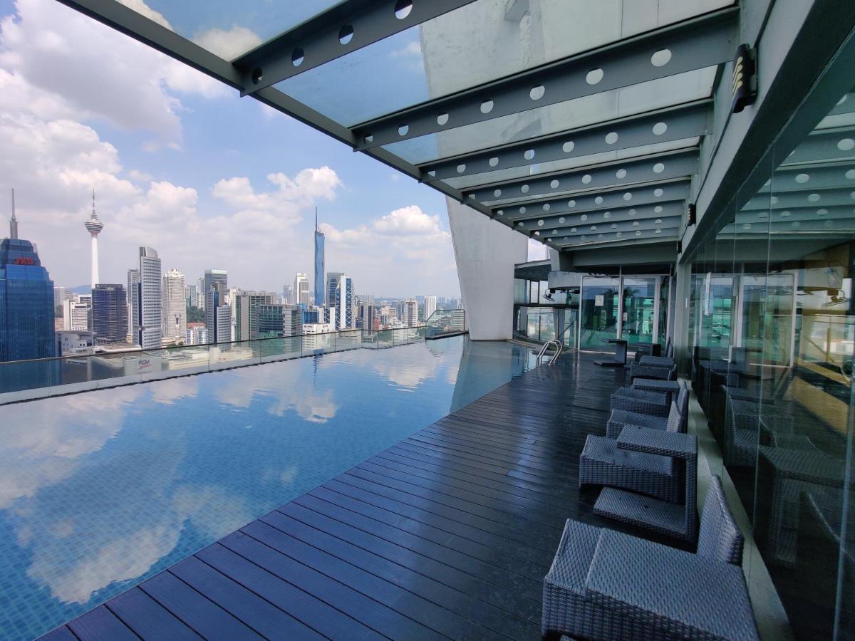 Skybed Over The Sky Hostel @Regalia Suites & Residences Kl กัวลาลัมเปอร์ ภายนอก รูปภาพ