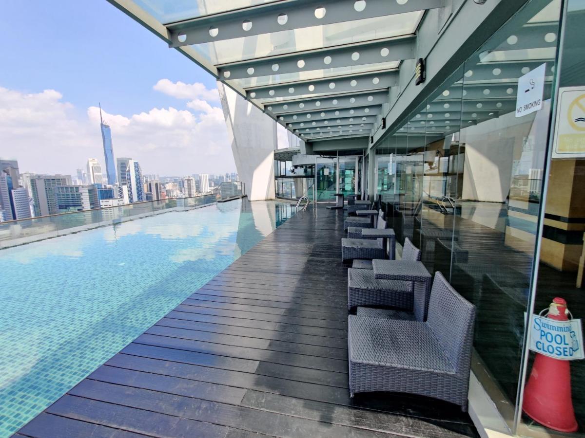 Skybed Over The Sky Hostel @Regalia Suites & Residences Kl กัวลาลัมเปอร์ ภายนอก รูปภาพ