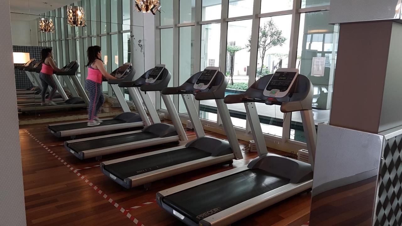 Skybed Over The Sky Hostel @Regalia Suites & Residences Kl กัวลาลัมเปอร์ ภายนอก รูปภาพ