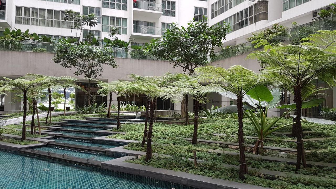 Skybed Over The Sky Hostel @Regalia Suites & Residences Kl กัวลาลัมเปอร์ ภายนอก รูปภาพ
