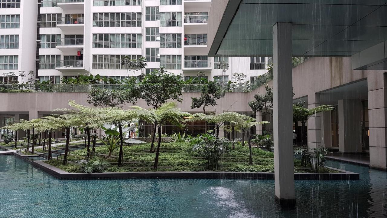 Skybed Over The Sky Hostel @Regalia Suites & Residences Kl กัวลาลัมเปอร์ ภายนอก รูปภาพ