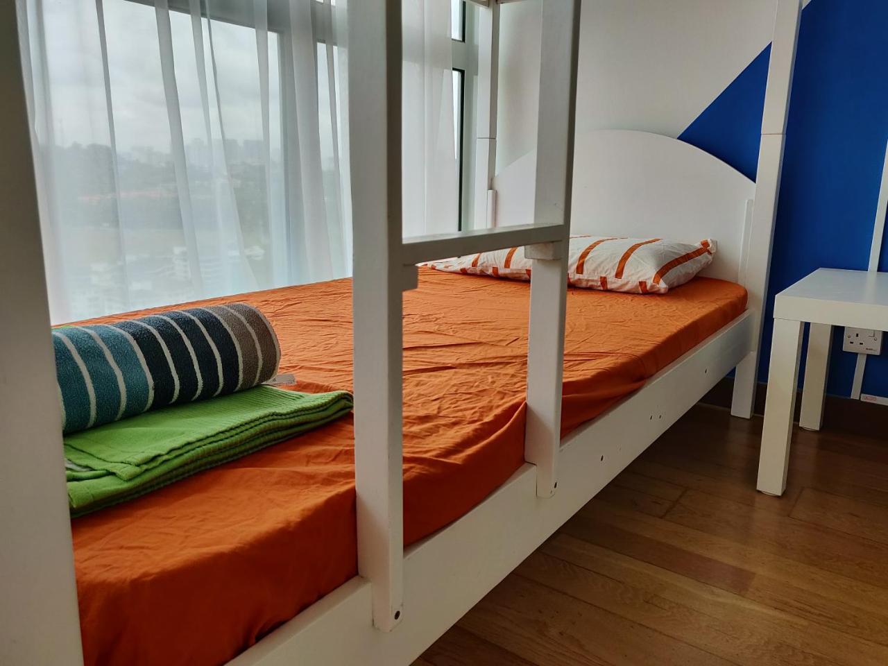 Skybed Over The Sky Hostel @Regalia Suites & Residences Kl กัวลาลัมเปอร์ ภายนอก รูปภาพ