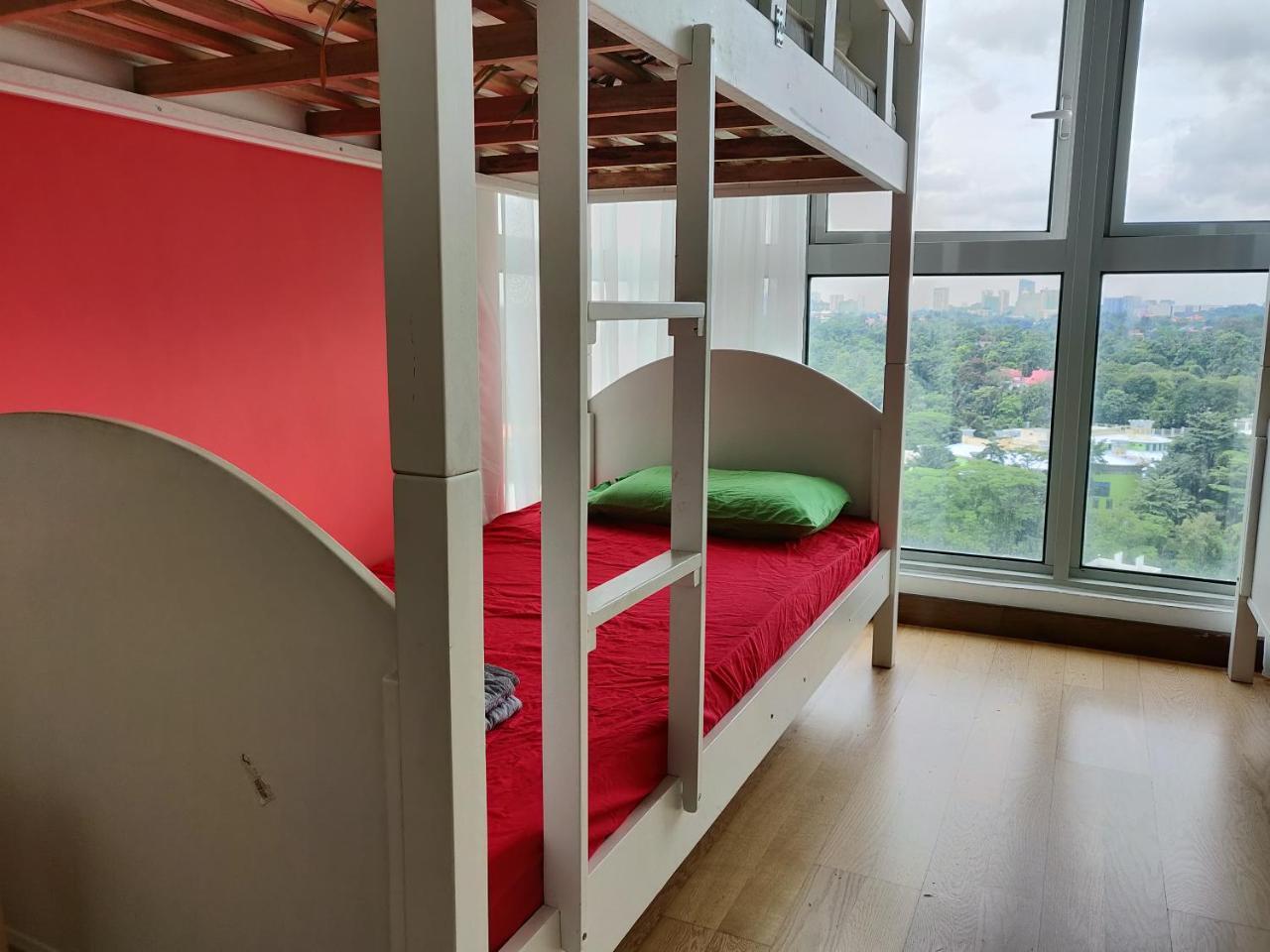 Skybed Over The Sky Hostel @Regalia Suites & Residences Kl กัวลาลัมเปอร์ ภายนอก รูปภาพ