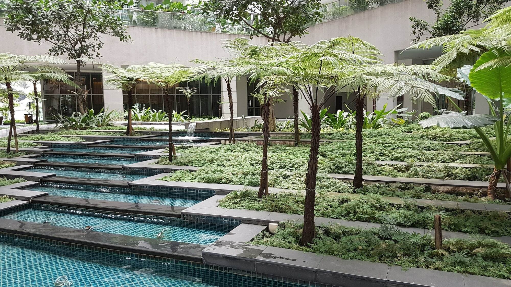 Skybed Over The Sky Hostel @Regalia Suites & Residences Kl กัวลาลัมเปอร์ ภายนอก รูปภาพ